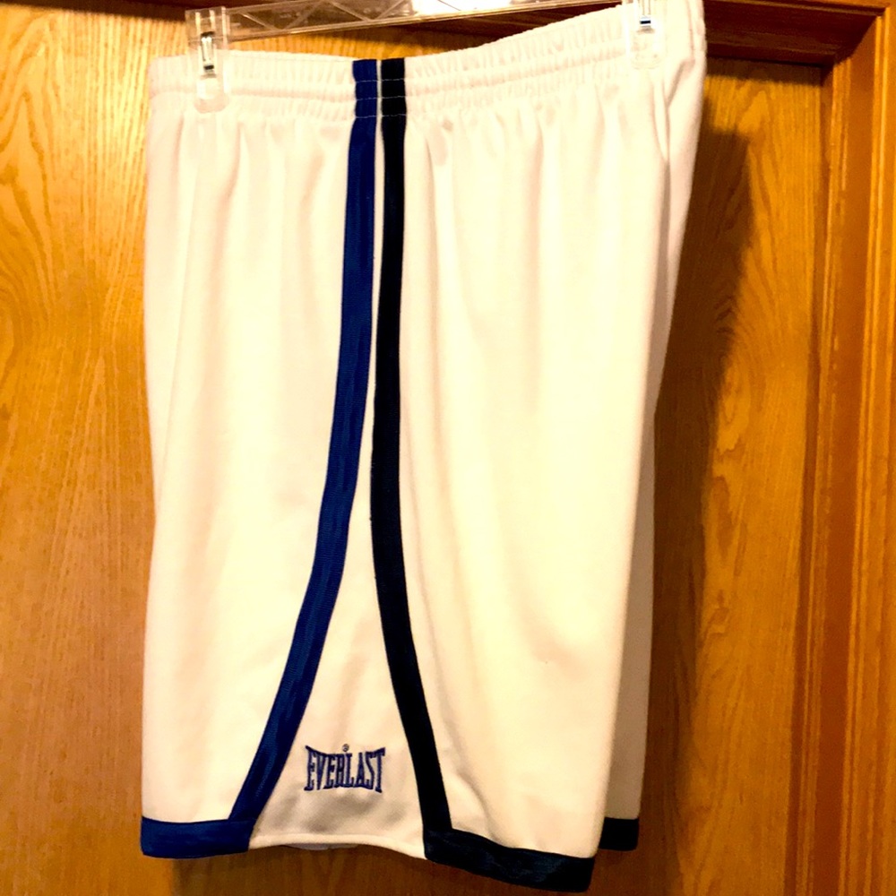 Everlast XXL pull on white with blue stripe elastic 9” athletic boxing shorts